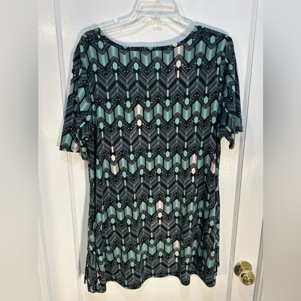 LuLaRoe Women's Large Music Tunic Blouse Green Crystal Pattern Short Sleeve - Picture 4 of 6